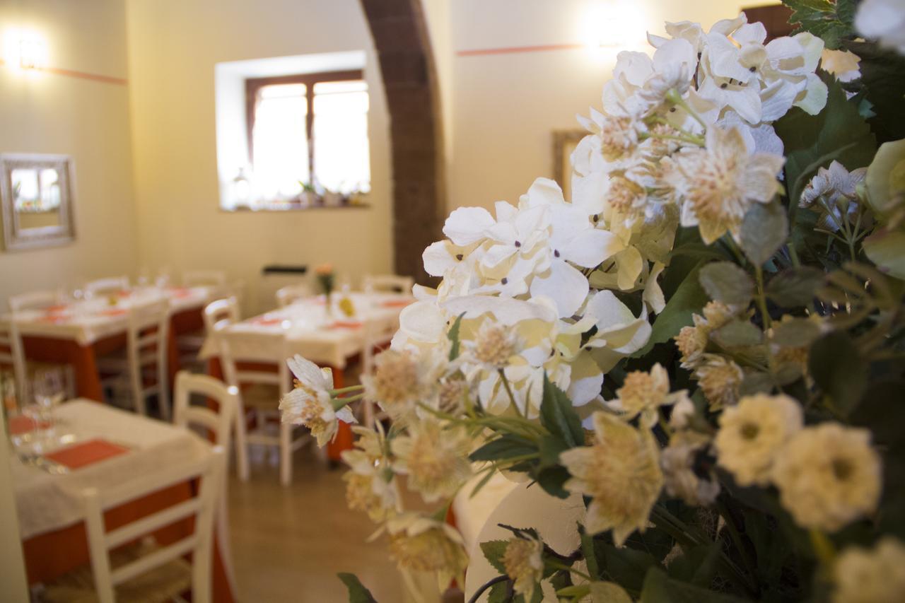 Il Borgo Ristorante Pizzeria Camere Аквапенденте Экстерьер фото