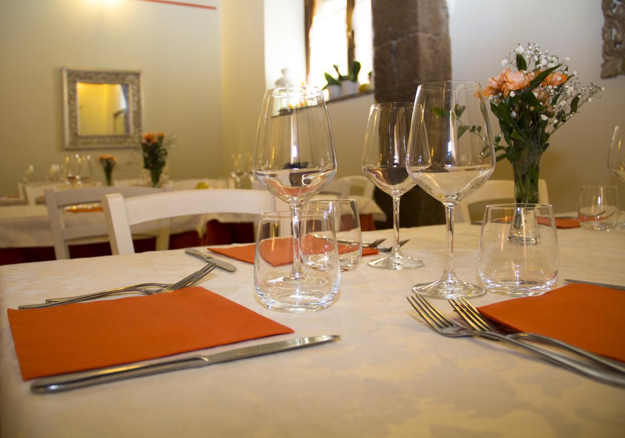 Il Borgo Ristorante Pizzeria Camere Аквапенденте Экстерьер фото