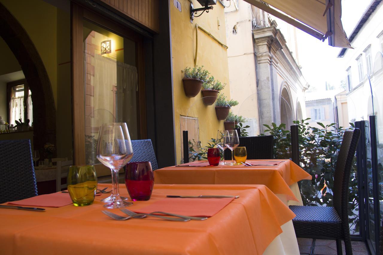 Il Borgo Ristorante Pizzeria Camere Аквапенденте Экстерьер фото